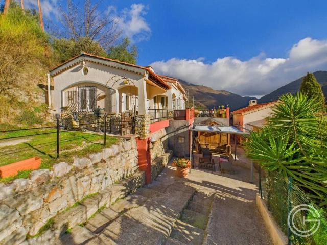 Maison de luxe de 9 pièces en vente à Peille, France