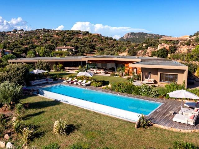 Maison de luxe de 9 pièces en vente à Porto Vecchio, France