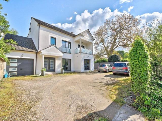 Maison de luxe de 9 pièces en vente à Rambouillet, Île de France