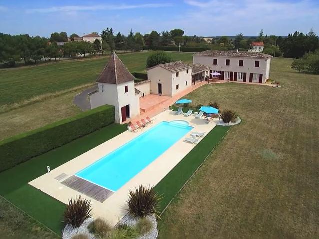 Maison de luxe de 9 pièces en vente à Roquecor, France