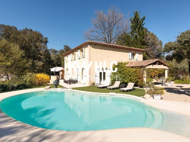 Maison de luxe de 9 pièces en vente à Roquefort les Pins, Provence Alpes Côte d'Azur