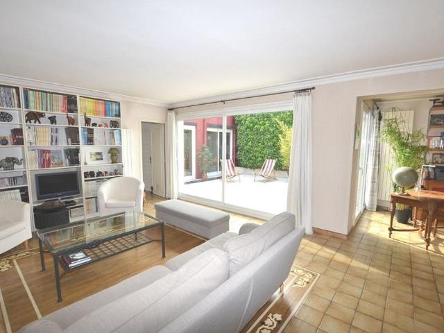 Maison de luxe de 9 pièces en vente à Sainte Geneviève des Bois, Île de France