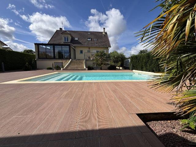 Maison de luxe de 9 pièces en vente à Saintry sur Seine, Île de France