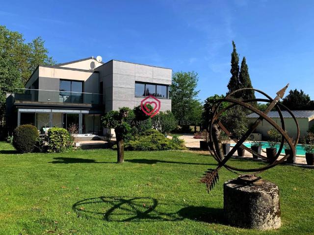 Maison de luxe de 9 pièces en vente à Sorèze, France