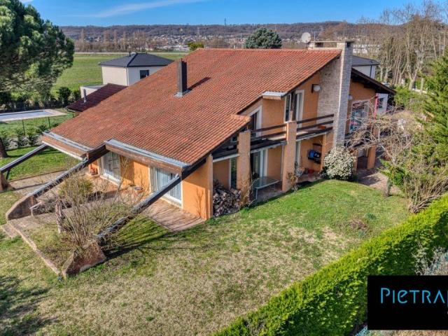 Maison de luxe de 9 pièces en vente à Thil, Auvergne Rhône Alpes