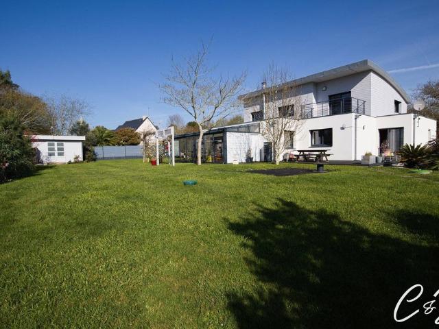Maison de luxe de 9 pièces en vente à Tréméoc, Bretagne