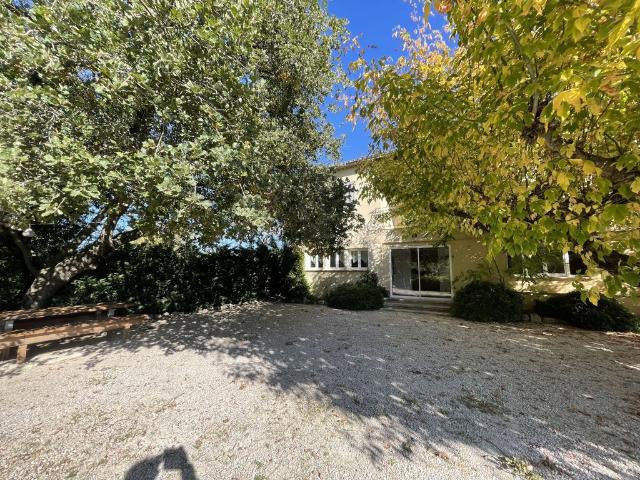 Maison de luxe de 9 pièces en vente à Vaison la Romaine, France