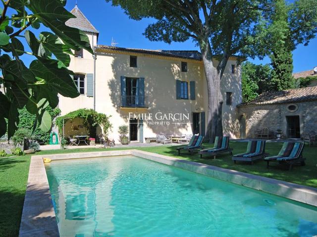 Maison de luxe de 9 pièces en location à Uzès, Occitanie