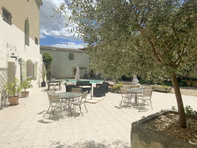 Maison de luxe de 13 pièces en vente à Uzès, Occitanie