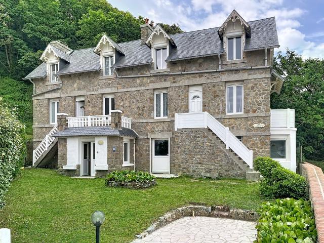 Maison de luxe de 13 pièces en vente à Carolles, France