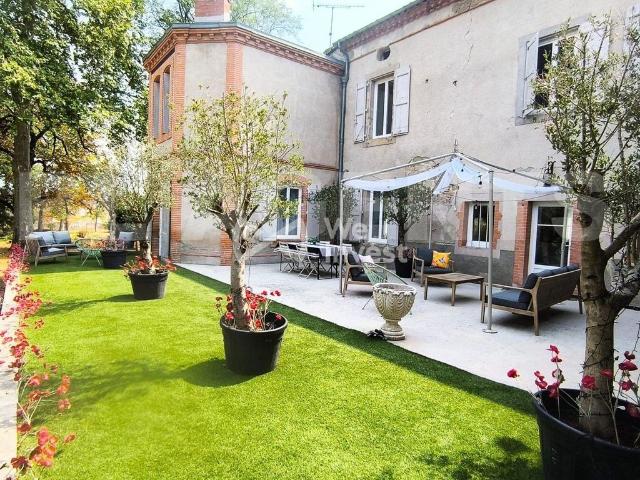 Maison de luxe de 13 pièces en vente à Lempaut, Occitanie