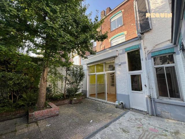Maison de luxe de 13 pièces en vente à Lille, France