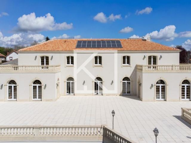 Maison de luxe de 13 pièces en vente à Montaigu, Pays de la Loire