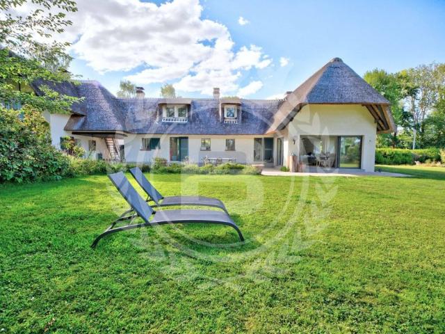 Maison de luxe de 13 pièces en vente à Montfort l'Amaury, France