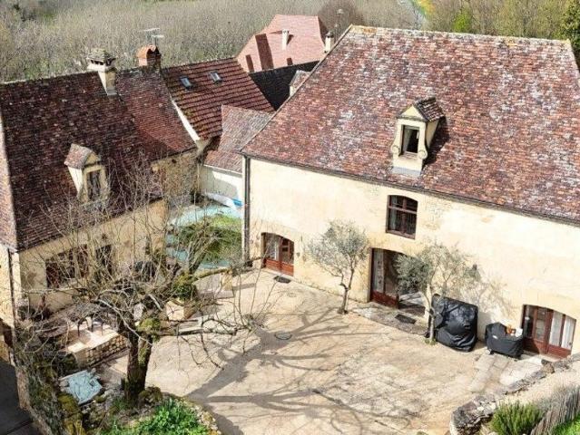 Maison de luxe de 13 pièces en vente à Saint Vincent de Cosse, France