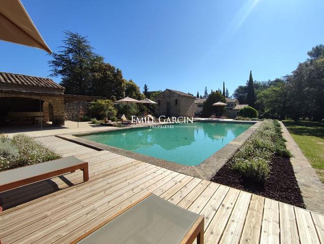 Maison de luxe de 10 pièces en location à Uzès, France
