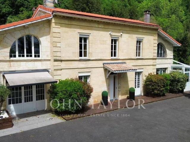 Maison de luxe de 10 pièces en location à Latresne, Nouvelle Aquitaine