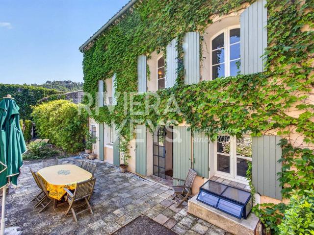 Maison de luxe de 10 pièces en vente à Varages, France