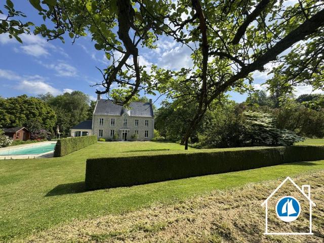 Maison de luxe de 10 pièces en vente à Vaux sur Seulles, France