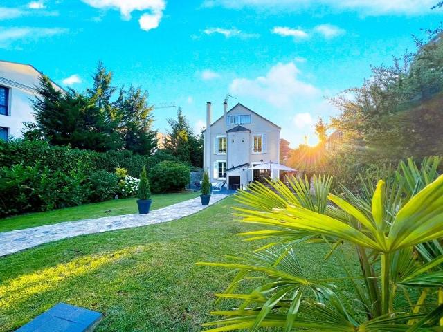 Maison de luxe de 10 pièces en vente à Villiers sur Marne, Île de France