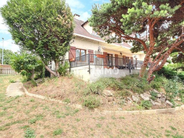 Maison de luxe de 10 pièces en vente à Andrésy, France