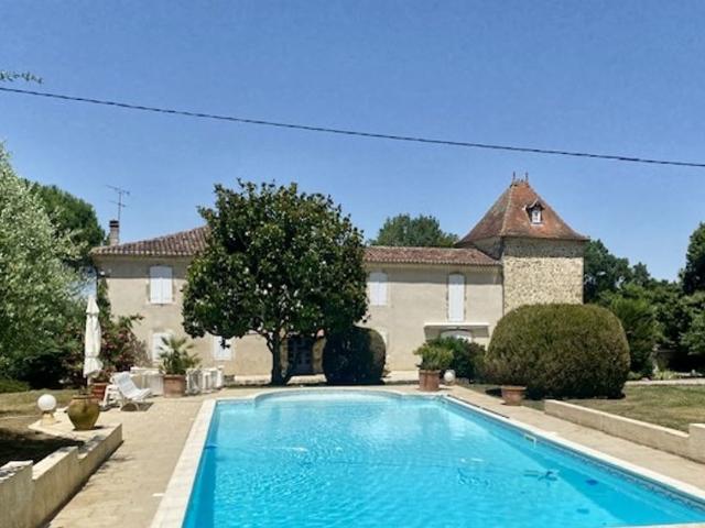 Maison de luxe de 10 pièces en vente à Auch, France