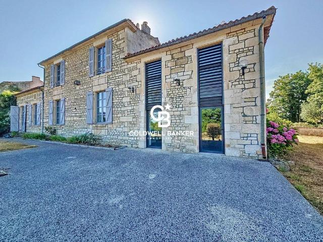 Maison de luxe de 10 pièces en vente à Auzay, Pays de la Loire