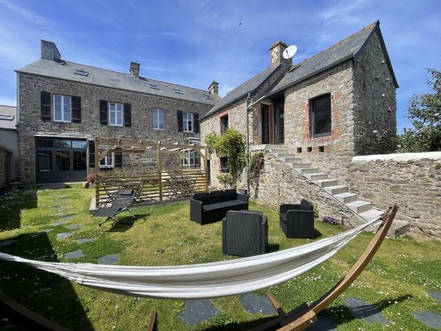 Maison de luxe de 10 pièces en vente à Beaumont Hague, Normandie