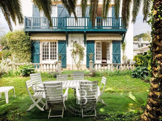 Maison de luxe de 10 pièces en vente à Biarritz, France