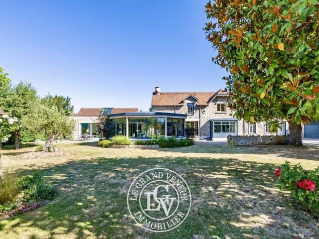 Maison de 10 pièces de luxe en vente à Fontainebleau, France
