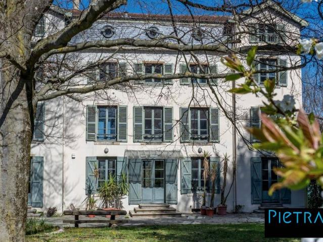 Maison de 10 pièces de luxe en vente à Lyon, Auvergne Rhône Alpes