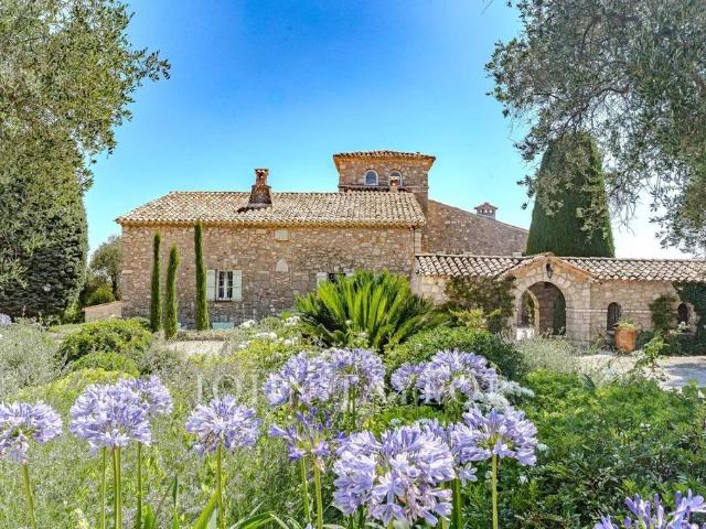 Maison de luxe de 10 pièces en vente à Châteauneuf Grasse, Provence Alpes Côte d'Azur