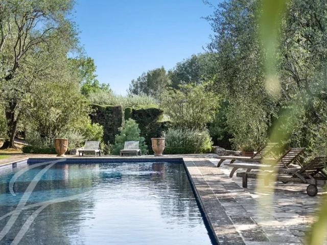 Maison de luxe de 10 pièces en vente à Grasse, Provence Alpes Côte d'Azur