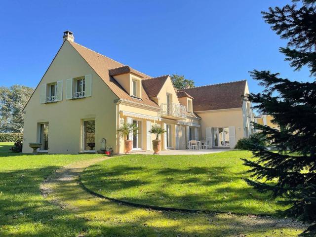 Maison de luxe de 10 pièces en vente à Janvry, France