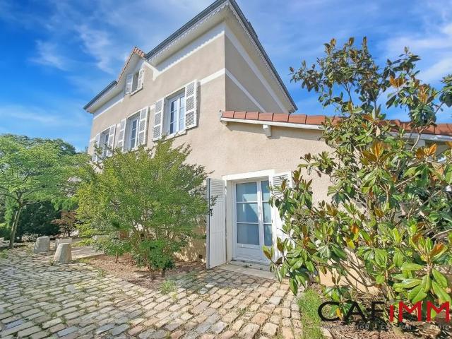 Maison de luxe de 10 pièces en vente à Jons, France