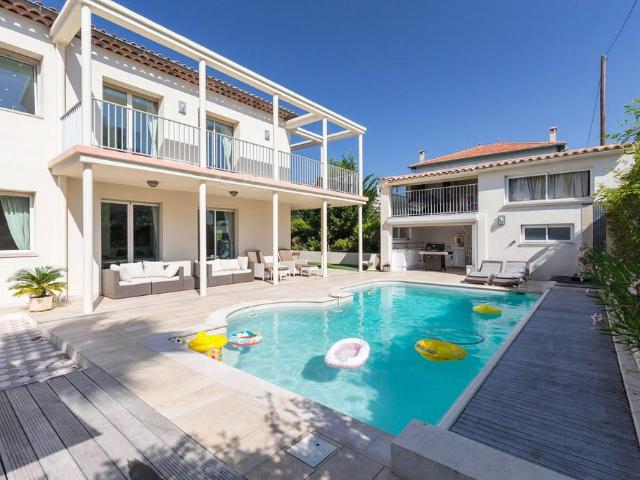 Maison de luxe de 10 pièces en vente à Juan les Pins, Provence Alpes Côte d'Azur