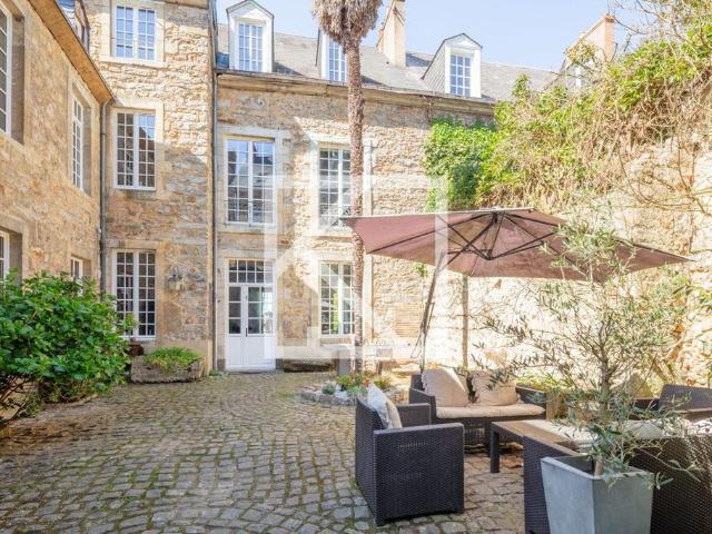 Maison de luxe de 10 pièces en vente à Le Mans, France