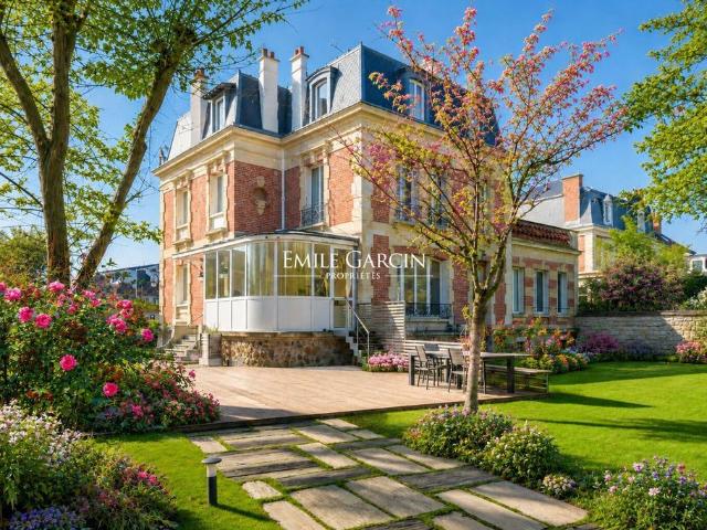 Maison de luxe de 10 pièces en vente à Maisons Laffitte, Île de France