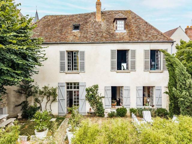 Maison de luxe de 10 pièces en vente à Montfort l'Amaury, France