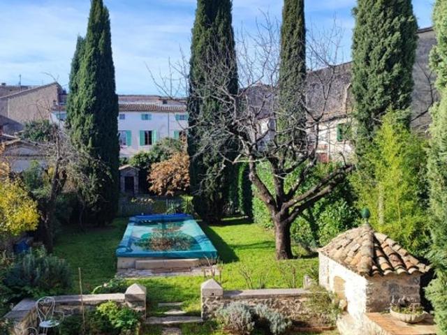 Maison de luxe de 10 pièces en vente à Nîmes, France