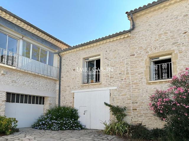 Maison de 10 pièces de luxe en vente à Uzès, Occitanie