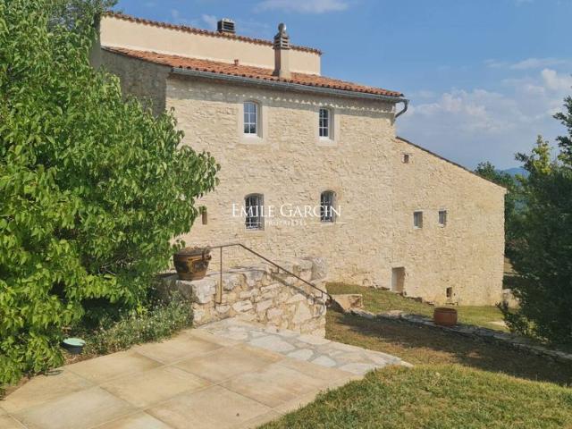 Maison de luxe de 10 pièces en vente à Reillanne, France