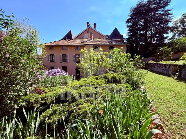 Maison de luxe de 10 pièces en vente à Saint Genis Laval, Auvergne Rhône Alpes