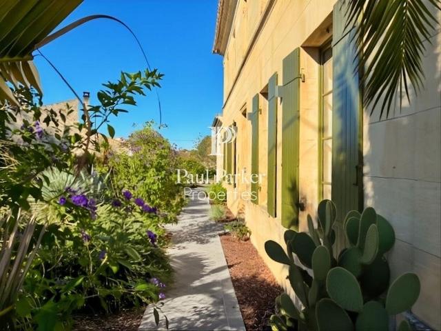 Maison de luxe de 11 pièces en vente à Braud et Saint Louis, France