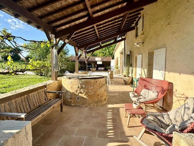 Maison de luxe de 11 pièces en vente à Coutures, France