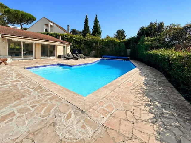 Maison de luxe de 11 pièces en vente à Deuil la Barre, France