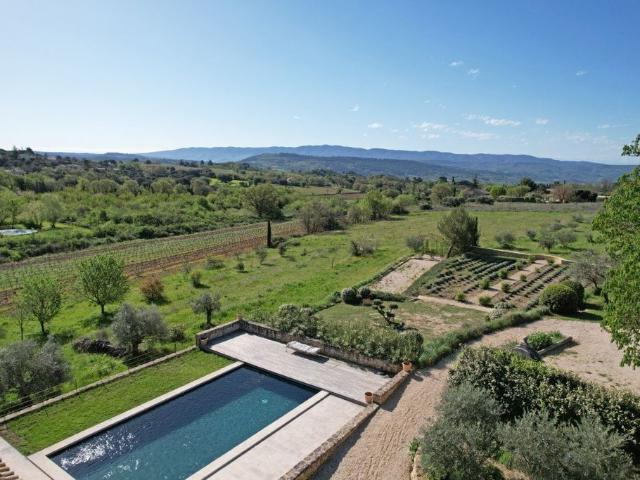 Maison de luxe de 11 pièces en vente à Saint Saturnin lès Apt, Provence Alpes Côte d'Azur