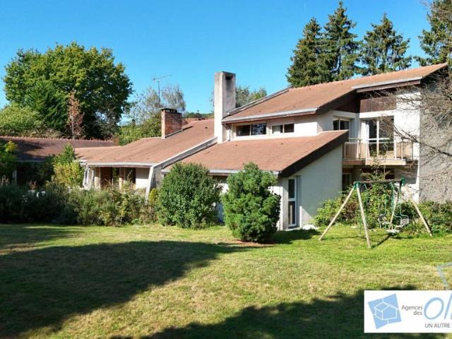 Maison de luxe de 11 pièces en vente à Senlisse, France