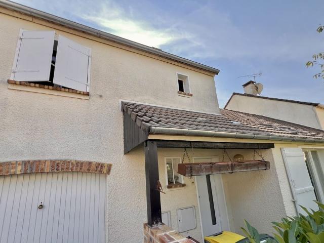 Maison de luxe de 123 m2 en vente Saint Aubin des Bois, Centre