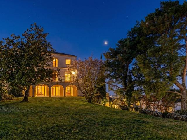 Maison de luxe de 12 pièces en vente à Toulouse, France